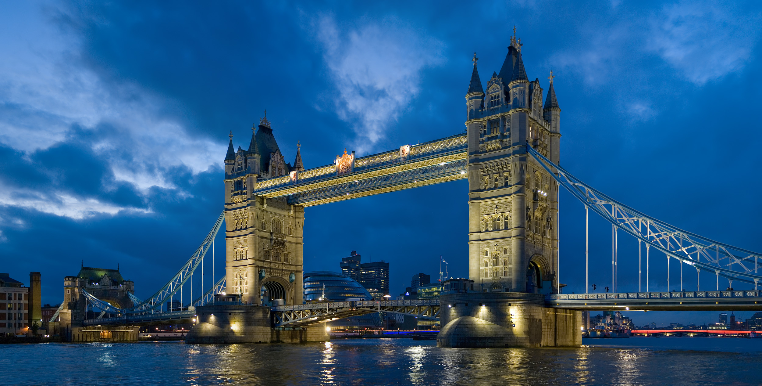 Tower bridge London Twilight - November 2006